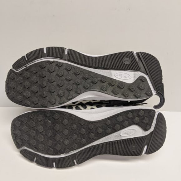 Athletic Works Snow Leopard Sneakers 10 New - Picture 4 of 8